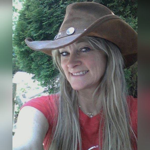 Meet your Posher, Stacy - Picture 4 of 4